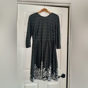 Indication by ECI, gray grid dress w white lace trim & 3/4 length sleeves. Sz 14